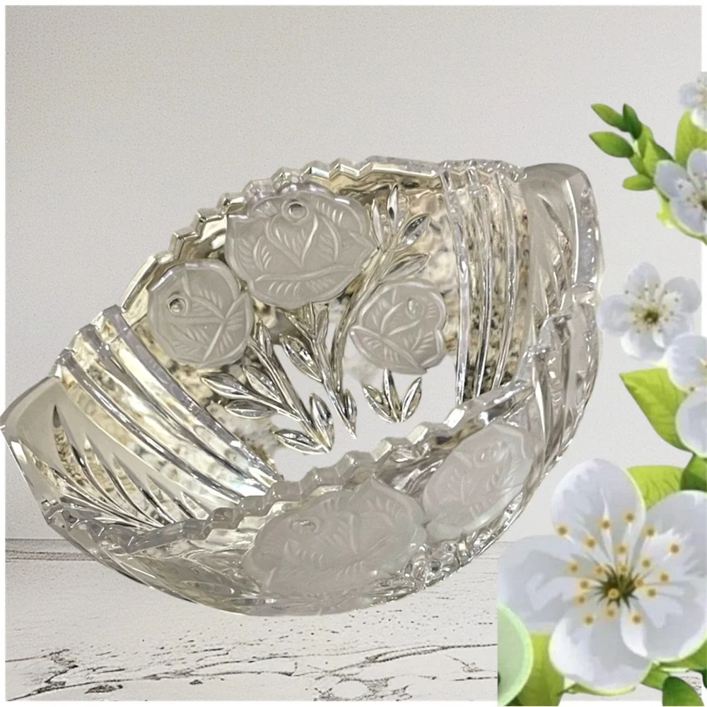 NWOT Vintage Clear Glass Bowl/Frosted roses Star bottom & sawtooth rim Elegant